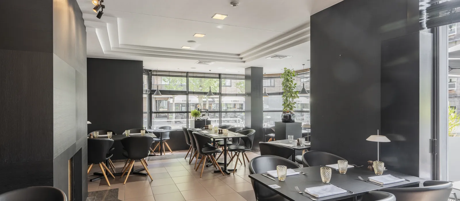1740563668-Casino Hotel - Restaurant LR-10